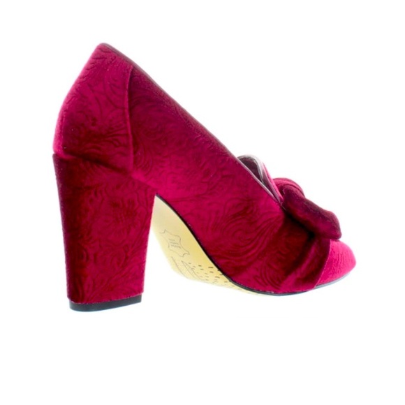 NWT Bella Vita Gala II Red Velour Damask Embossed Pointed Toe Bow Block Heel 12 - Picture 4 of 6